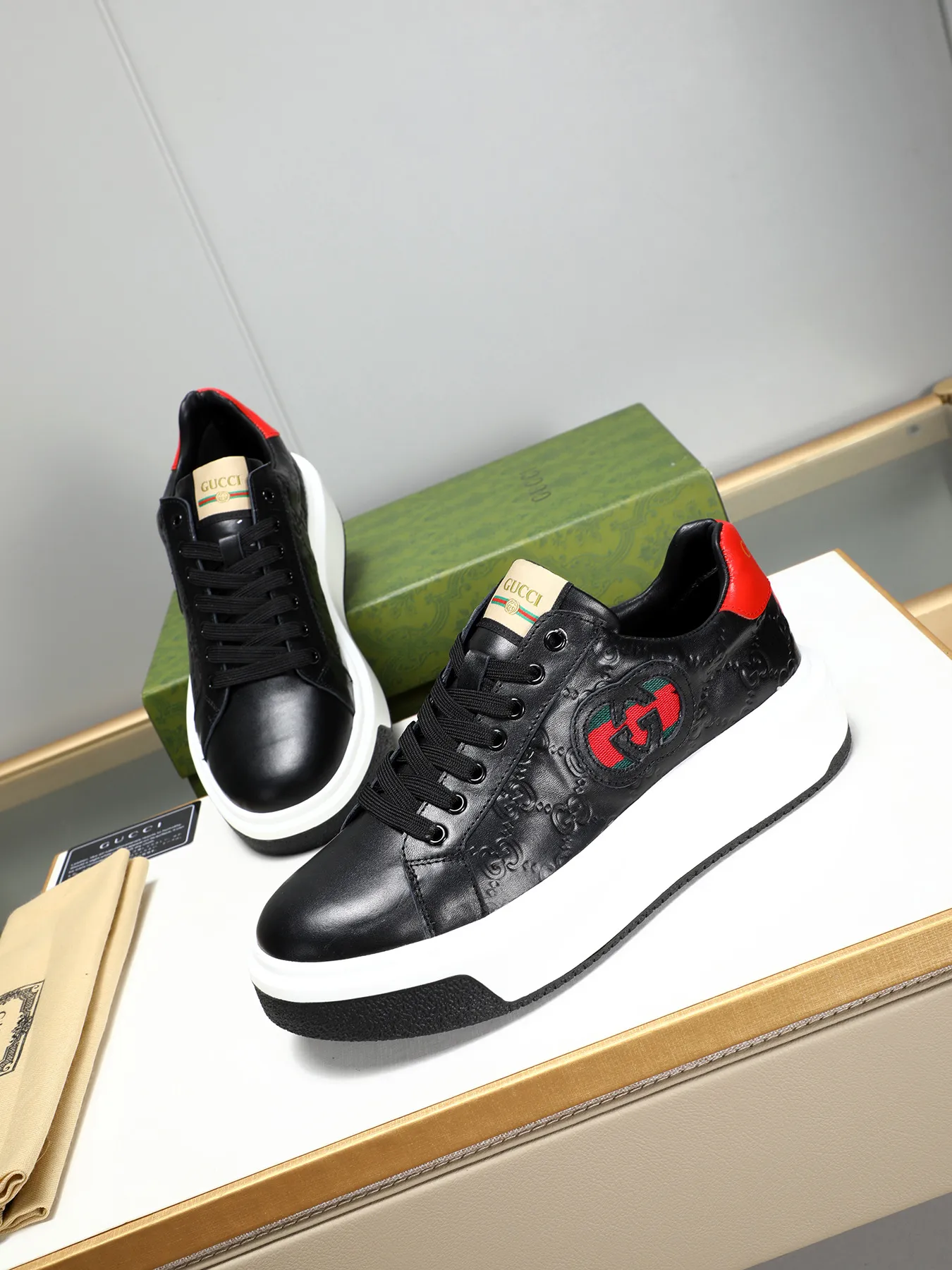 Men's shoes 💰480 New men's shoes GUCCI Fashion trend Made of first-layer calfskin ➕ washed sheep lining! The foot feels super comfortable and the workmanship is impeccable. Foam ultra-light outsole, size: 38-44 (45 customized) 4 colors to choose from!